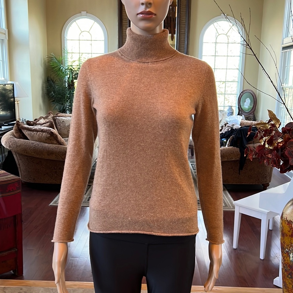 Neiman Marcus Cashmere Collection Sweater. Size S